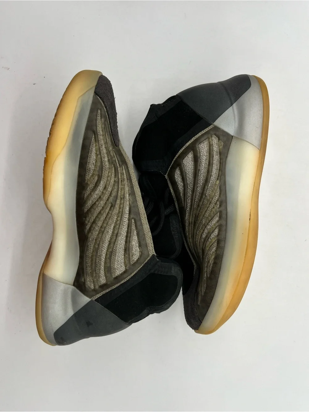 Adidas Yeezy Mens Size 6 Quantum QNTM Barium Gray Black Fashion Sneaker H68771